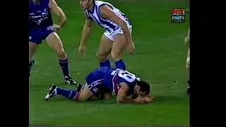 Sav Rocca&rsquo;s bump on Tony Liberatore (Rd 17, 2002)