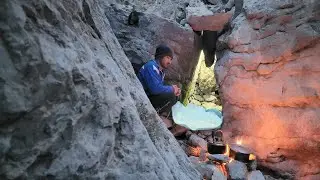 Surviving in a Deadly Mountain Crack | Stone Shelter & Cooking at -10&deg;C&rdquo;