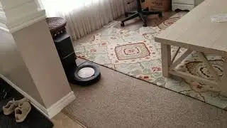 Demo iRobot Roomba s9+ Series Robot Automatically Docking and Emptying Bin