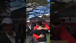 Rory McIlroy calls HECKLER on to hole his putt 😂
