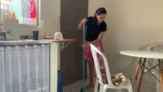 Faxinando meu apartamento alugado.