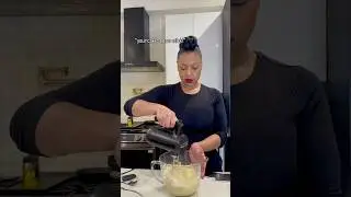 No baking spray no problem, make cake release! #cake #baking #hack