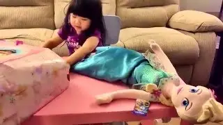 Disney Frozen Ice Power Elsa Action Figure and Doll - unbox by Star Collector