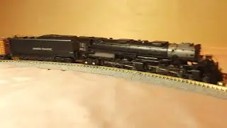 N Scale Union Pacific 4012 with Pacific Fruit Express Reefer Block