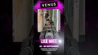 Lucie White auf der Venus Messe in Berlin 2025
