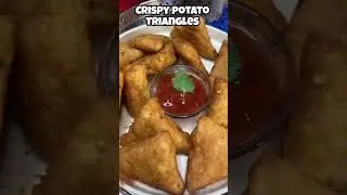 आलू से बना हुआ ऐसा क्रिस्पी नाश्ता जो देखते ही मुंह में पानी आ जाएगा🤤😋😋✌️#triangle #chottikirasoi 