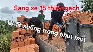 CHẤT GẠCH ỐNG TỪ XE BEN XUỐNG ĐẤT ,Tốc độ xếp gạch quá nhanh 