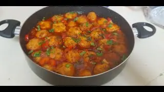 Boulettes de poisson sauce rouge et poivrons