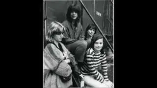 The Raincoats - Lola (1979)