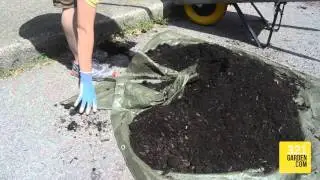 321Garden Quick Tip: Bark Mulch Shovelling
