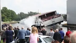 Waterhuizen - Tewaterlating van de S.S JOIE DE VIVRE bij scheepswerf Pattje in Waterhuizen