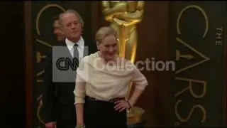 RED CARPET: MERYL STREEP OSCARS ARRIVAL