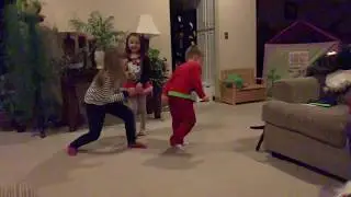 Children play. Friends forever.. Друзья навсегда. Детские Игры.