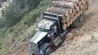 Cami&oacute;n trocero bajando por la sierra de Oaxaca 📷Samuel