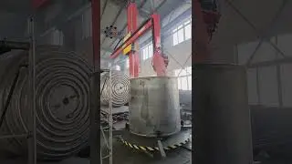 Tank and vessel body polishing and grinding machine