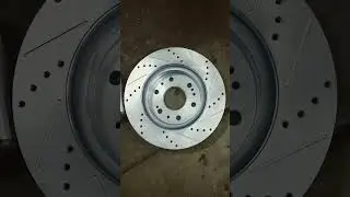 Тормозные диски Detroit Axle с перфорацией и насечками, а также керамические тормозные колодки ку...