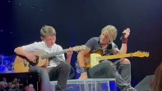 Keith urban fan plays guitar in Bournemouth 2022