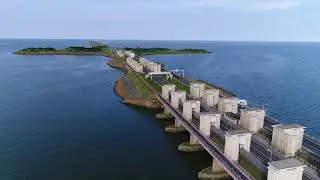 Afsluitdijk en Stevinsluizen bij Den Oever - Gemeente Hollands Kroon