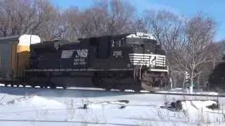 Solo Engine Powers NS 287 Train