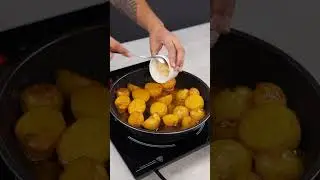 Depois dessa receita, nunca mais fiz batatas de outro jeito! #shorts #receitafacies #batata #viral