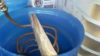 Cachaça artesanal feita do abacaxi, moonshaine.