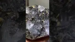 Amazing fluorite#minerals #fluorite #mineralspecimen