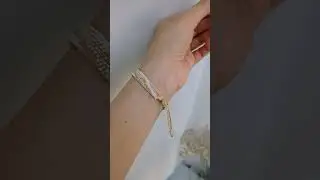 Peyote stitch bracelet with 18k gold. Made with Miyuki Delica beads.