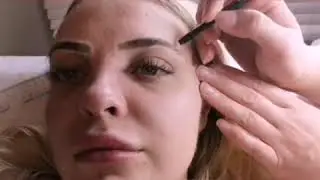Expert Henna brow treatment