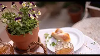 Tour in a dreamy cottage garden in the South of Italy. Cottage style living