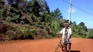 Accident vélo a Belep..drôle