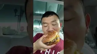 Trying McDonald&rsquo;s Quarter Pounder With Cheese