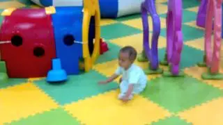 glow playground merangkak