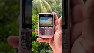 Blackberry 8707v is a QWERTY CDMA phone. Looks fabulous 😘