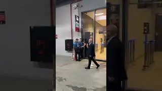 Mete Vardar, stadyumdan &uuml;zg&uuml;n ayrıldı.