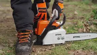 Slik starter du motorsagen p&aring; bakken