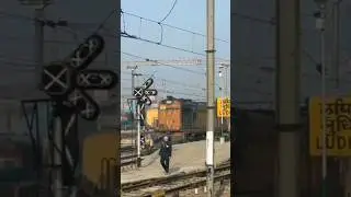 diesel engine mai kitna diesel ata hai #youtubeshorts #viral #subscribe #manoragh railway