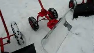 Schneeschaufel auf R&auml;dern  Schneeschieber Modell K&uuml;bler KSP-06