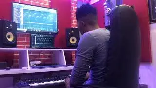 Music Producer Nolly Griffin Producing A davido Type Afro Beat Instrumental In The Studio