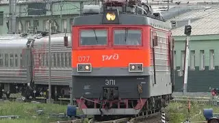 Электровоз ЭП1-077 с поездом № 147 Астрахань – Нижневартовск