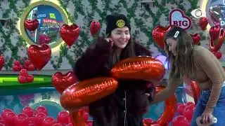 &ldquo;Sh&euml;n Valentini, dit&euml; e dashuris&euml;...&rdquo;/ Rozana merr zemr&euml;n dhe Valbon&euml;n p&euml;r imitime, Gjesti k&euml;ndon