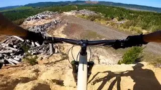 Eating dirt & leveling up @ Whangamata Ridges MTB park 🇳🇿 (part 1)