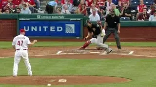 PIT@PHI: O'Sullivan catches ball with bare hand