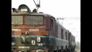 INDIAN RAILWAYS WAG5A variants 23375 and 23055 (WAP4 and WAM4 shells).AVI