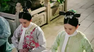 同樣是如懿的婢女，惢心從未直視過皇帝，而阿箬生怕皇帝看不到她！