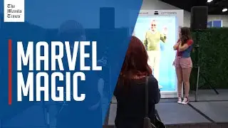 Фанаты общаются с голограммой Стэна Ли на фестивале Comic Con в Лос-Анджелесе