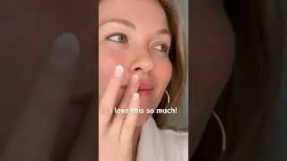 Увлажняющая маска для губ от @jlobeautyofficial. К тому же, она потрясающе пахнет. Ультраувлажняю...