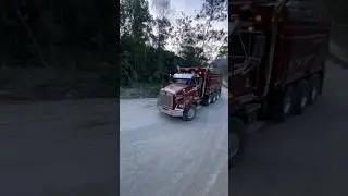 Kenworth t800 dump truck Jake braking off steep slope💯💥‼️#viral #shorts #fy #fyp #fypシ
