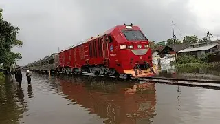 [SPESIAL] Lokomotif CC 300 Kereta Argo Sindoro