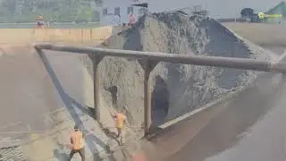 Revar send barge unloading#satisfyingwork #sand #shorts #cargoship #work #unloading #shiploading 