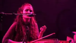 Ana Alcaide: En el jardin de la reina